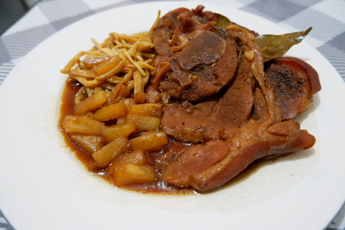 Paksiw na Pata