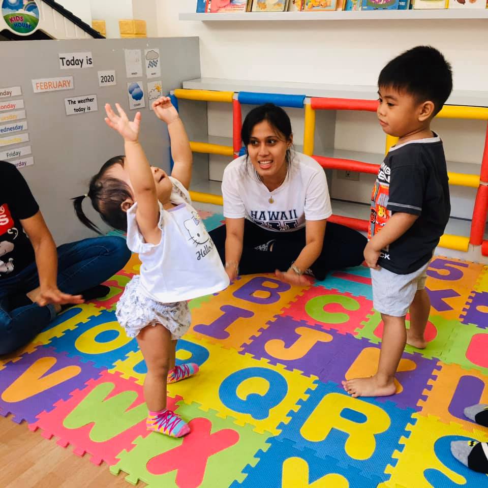 Stairs Learning Center - Merry Messy Class