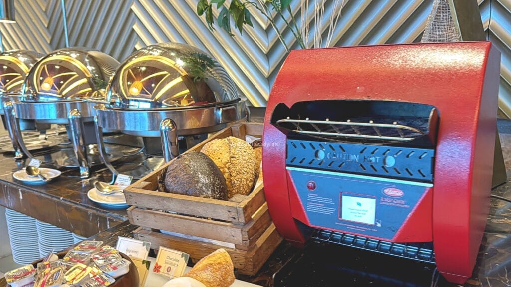 Crimson Hotel Alabang_205_helloimfrecelynne