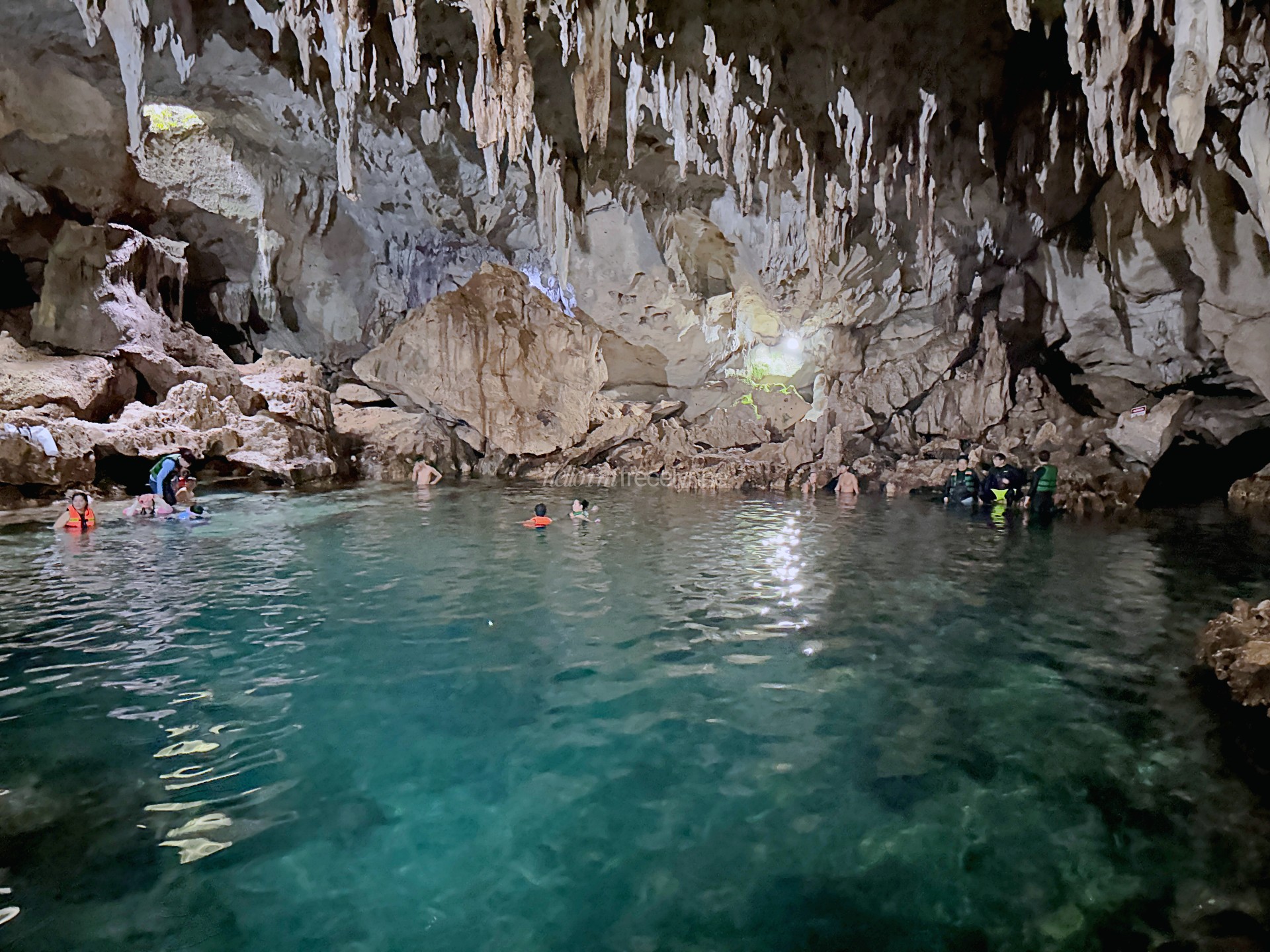 Quick stop at Hinagdanan Cave, Bohol